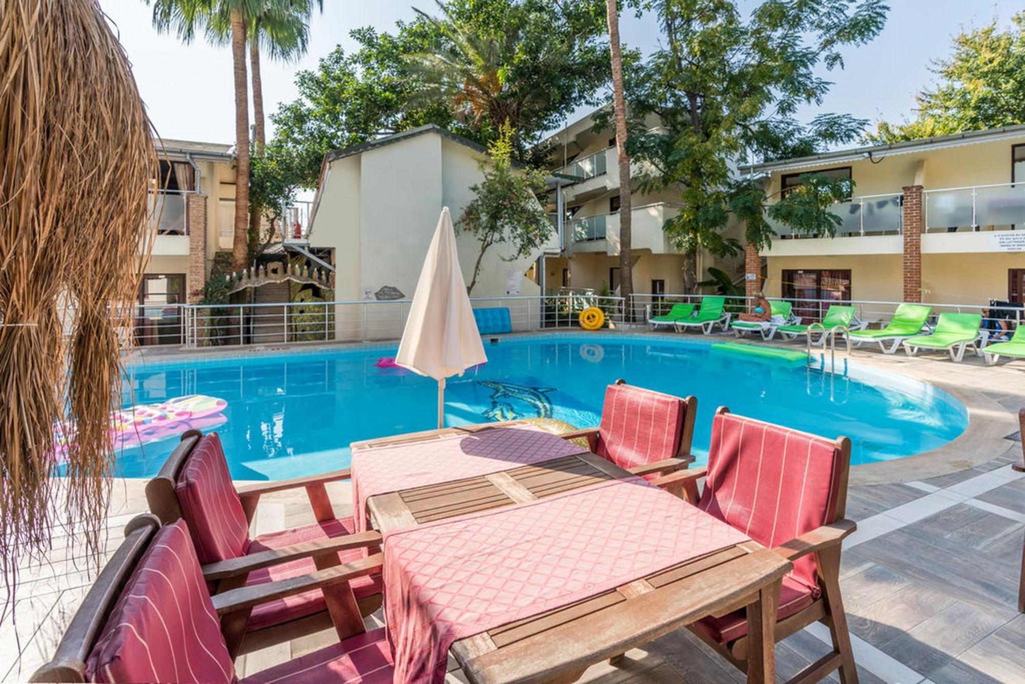Tropic Beach Club Side Hotel Exterior photo