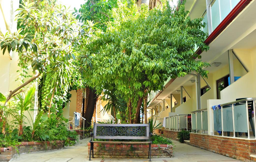 Tropic Beach Club Side Hotel Exterior photo